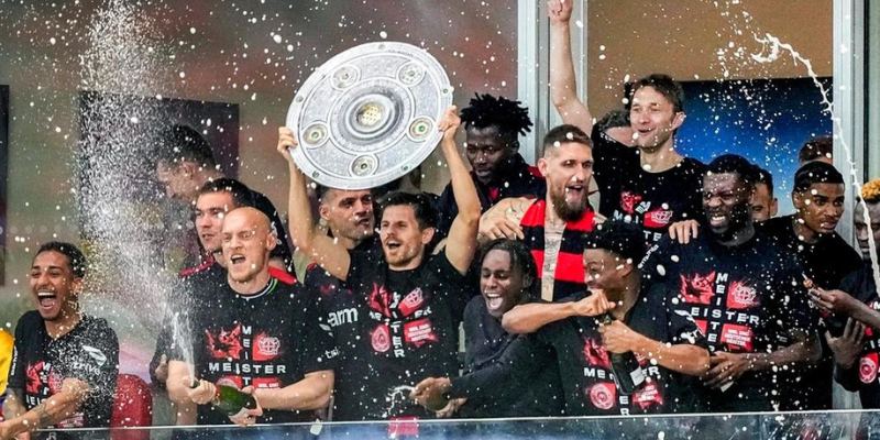 Bản tin bóng đá Bayer Leverkusen lên ngôi vô địch với chuỗi trận bất bại
